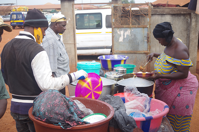 Grdr-vendeuses-de-rues-guinee-2020